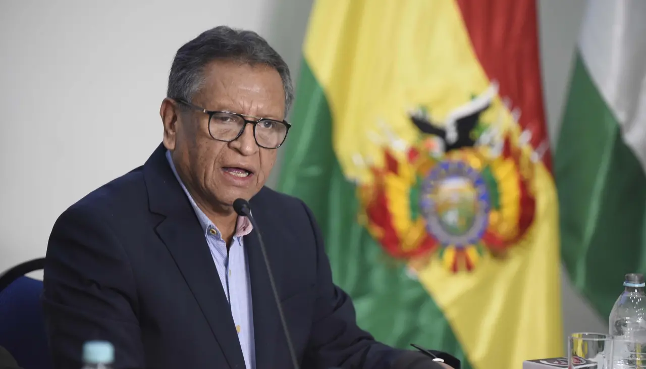 Lara convoca para el martes a sesión de interpelación al ministro de Gobierno