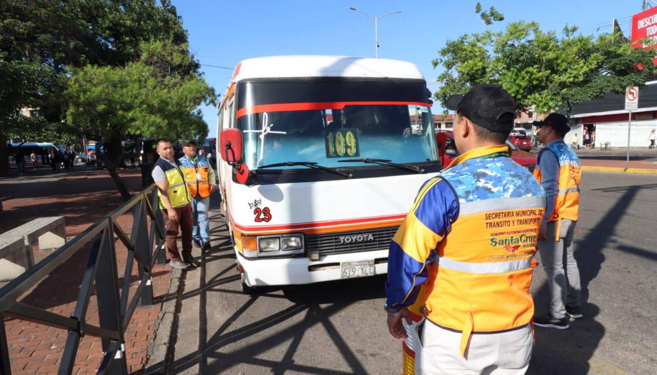 “Tres días consecutivos sin brindar servicio, pierden su licencia”, advierte Jhonny a micreros tras reunión