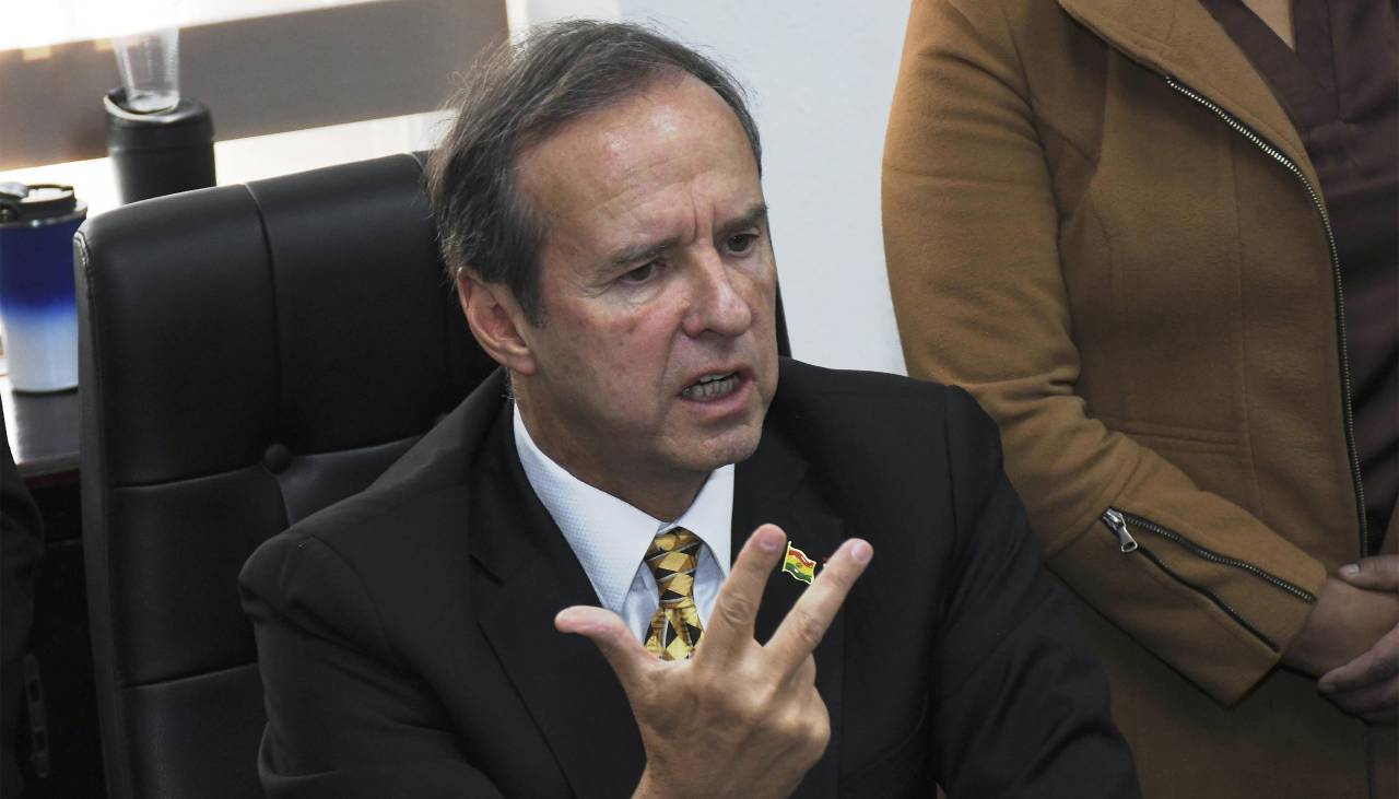 Tuto sobre el diésel: “A la gente se le pide sacrificio, pero en el Gobierno sigue la viajadera, gastadera y disfrutadera” 