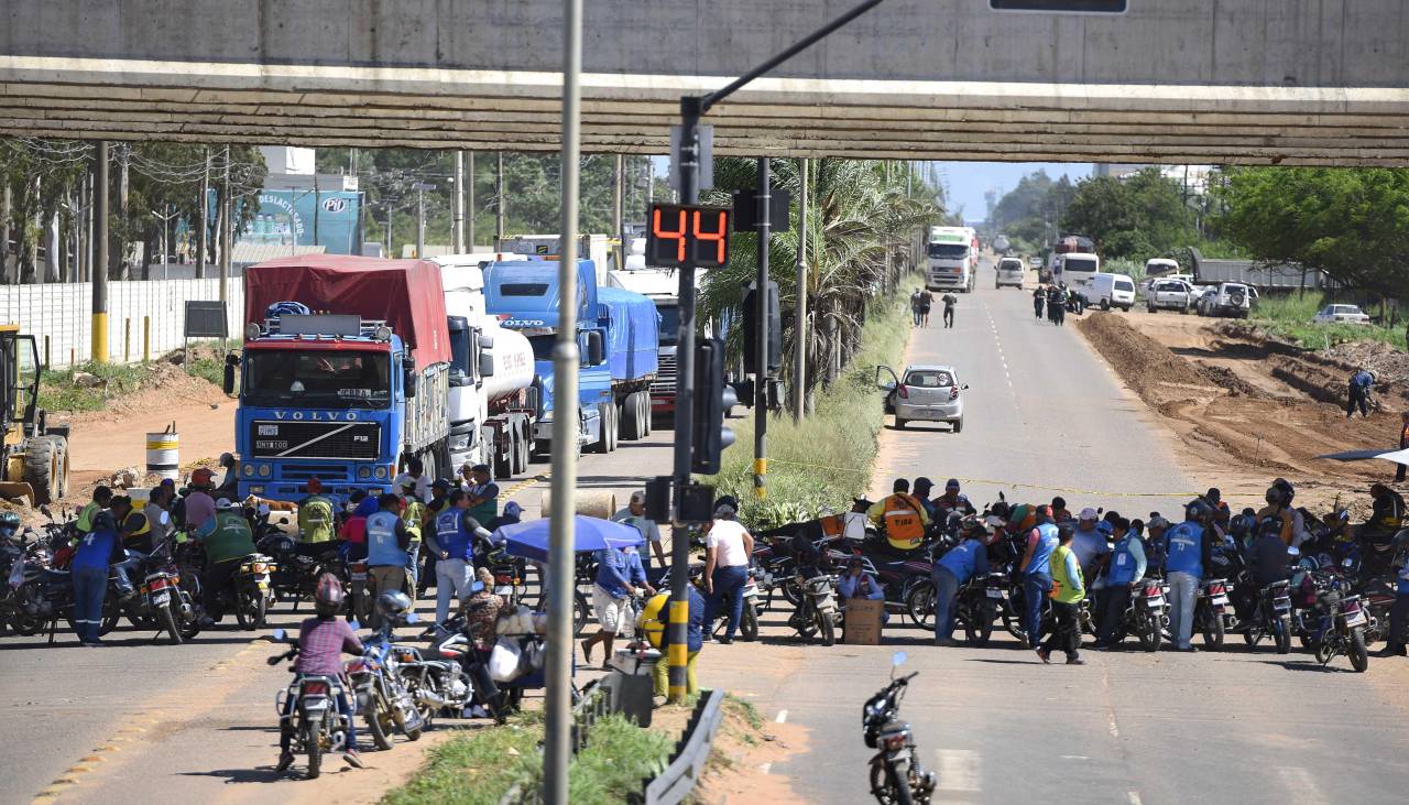 Tras reunión con YPFB, mototaxistas dan 72 horas para resarcimiento por la gasolina desestabilizada 