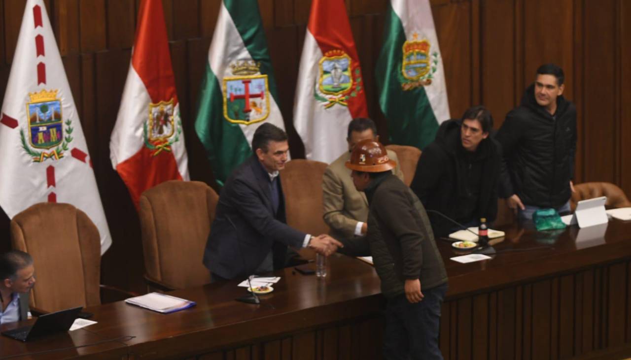 Gobierno y COB esperan el informe sobre los detenidos para reinstalar el diálogo; la Túpac analiza respuesta a su pliego 