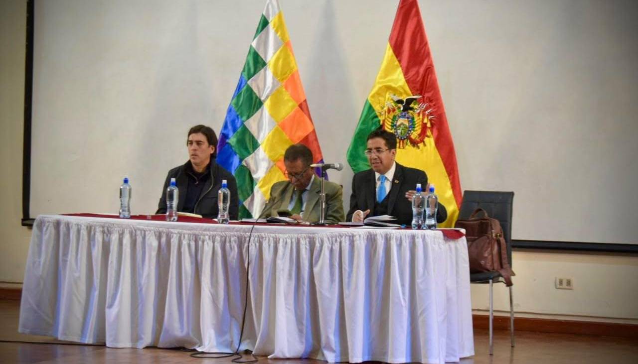 Ministros se reúnen con dirigencia nacional del transporte libre tras fin de la subvención al diésel