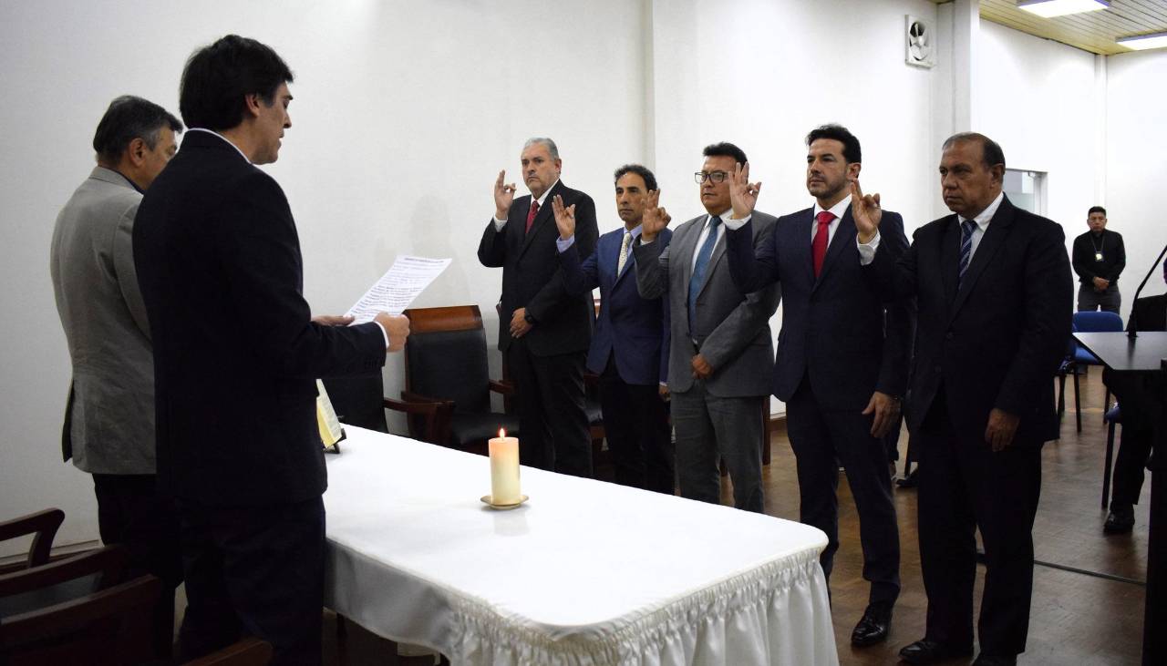 Posesionan a dos viceministros y autoridades de la ATT, Mi Teleférico, ABC, Vías Bolivia y AEVivienda