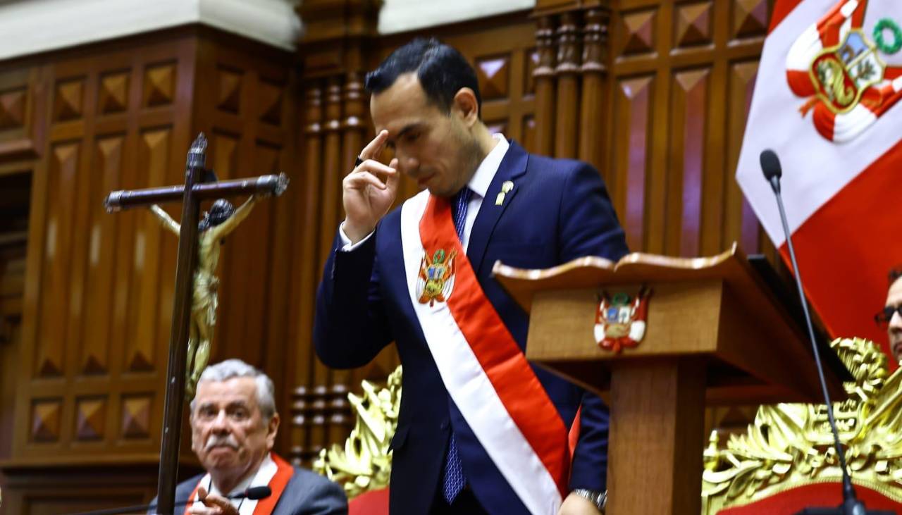 José Jerí jura como presidente de Perú tras la destitución de Dina Boluarte
