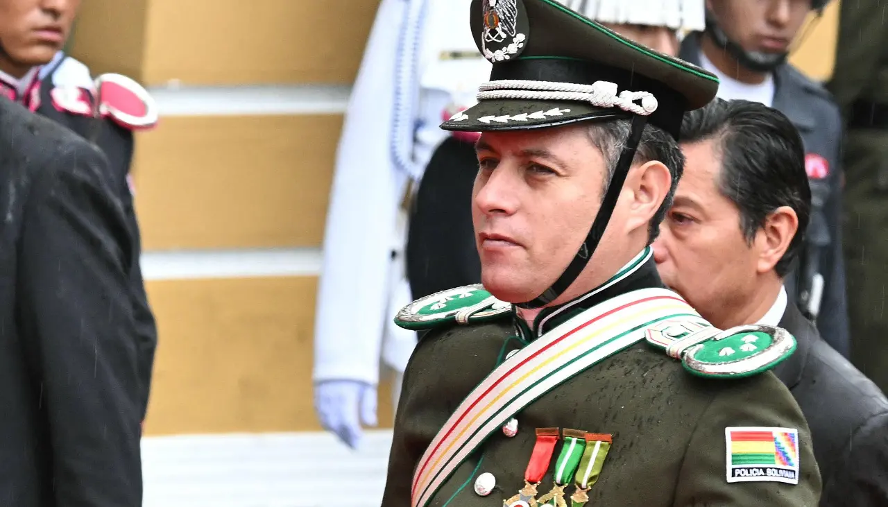 “Creo que es la última vez que me pongo uniforme”, dice Lara tras asumir la Vicepresidencia