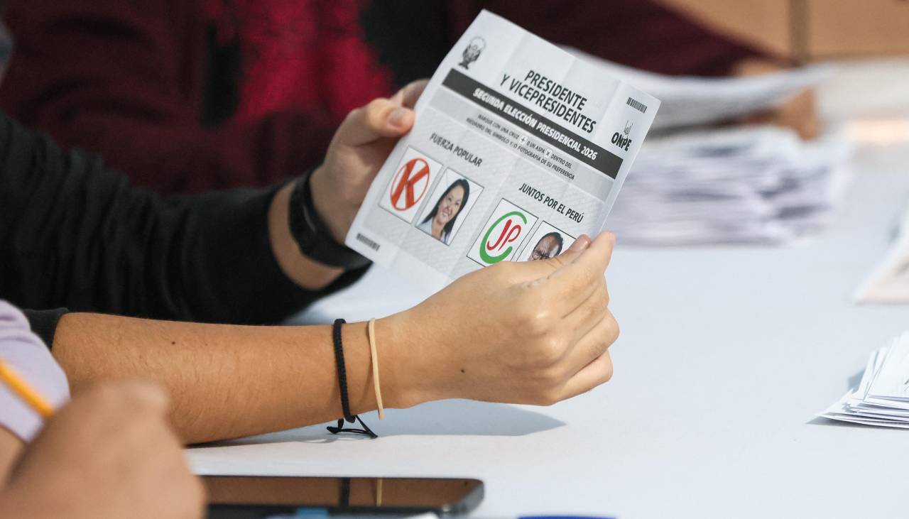 Con poco más del 94% de las actas escrutadas, Sánchez adelanta a Fujimori en contienda electoral en Perú
