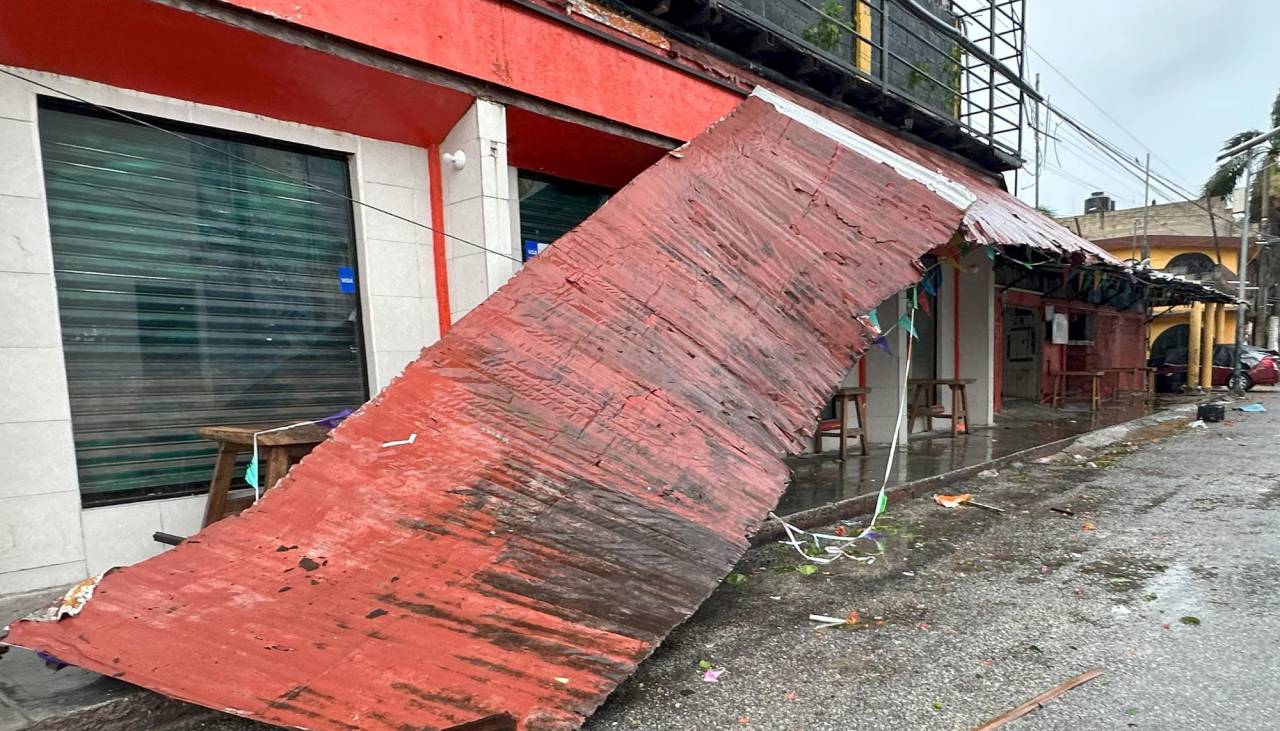 Sin heridos: Registran daños menores en la joya turística de México tras el anticipado impacto del huracán Beryl