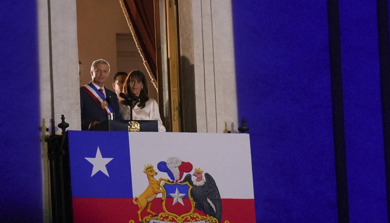 Chile: Kast firma primeros decretos en los que aplica la Política Nacional de Cierre Fronterizo con Bolivia y Perú