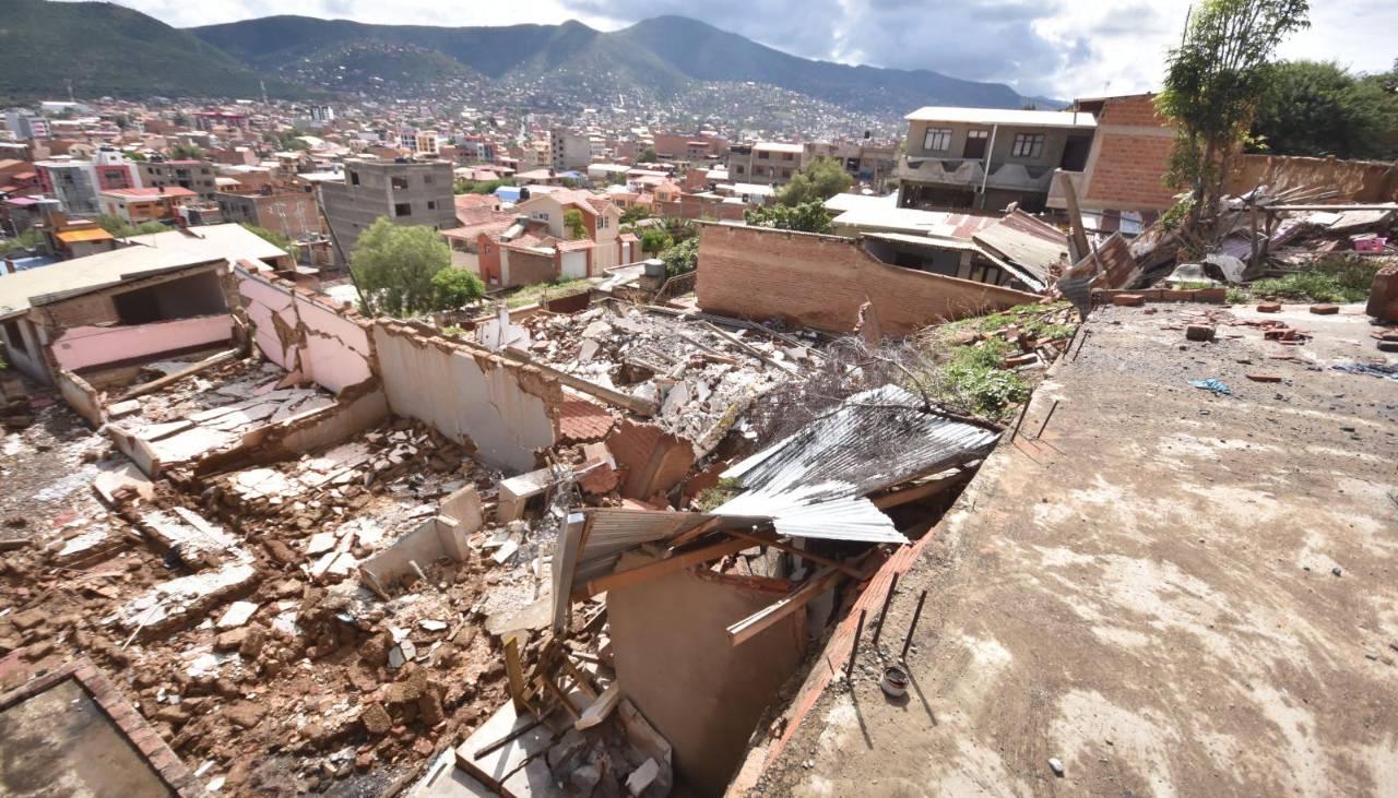 Alcaldía de Cochabamba anuncia entrega de lotes a las familias afectadas por los deslizamientos en la zona sur