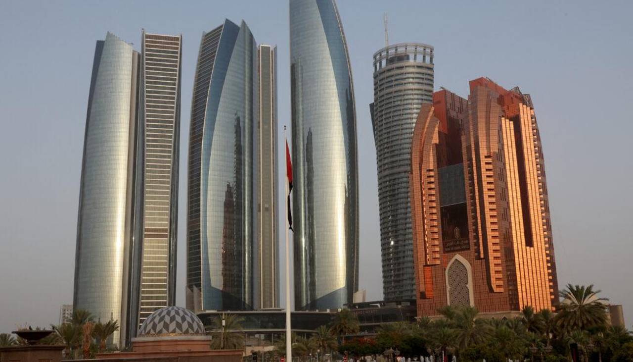 Reunión a tres bandas sobre Ucrania continuará el sábado en Abu Dabi, según TASS