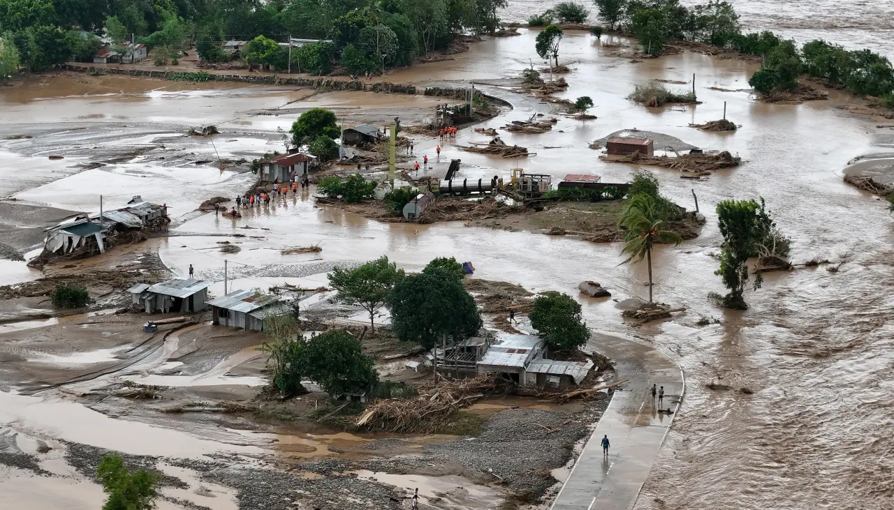 Tifón Fung-wong inunda ciudades filipinas y deja cinco muertos a su paso
