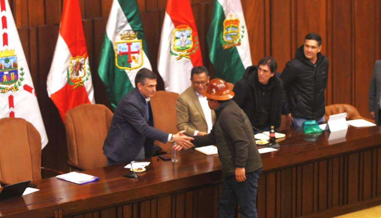 Gobierno y COB esperan el informe sobre los detenidos para reinstalar el diálogo; la Túpac analiza respuesta a su pliego 