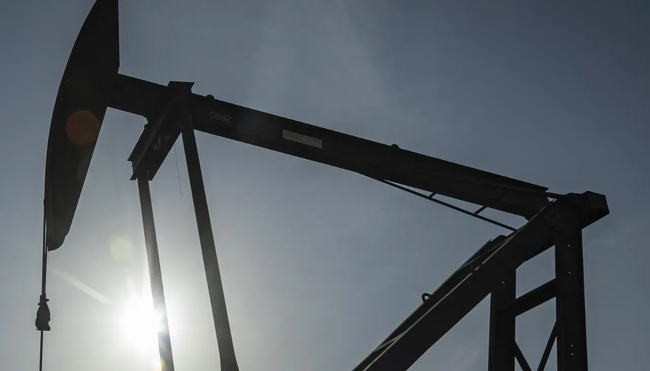 La Administración Trump busca refinar el crudo pesado de Venezuela, señala Rubio