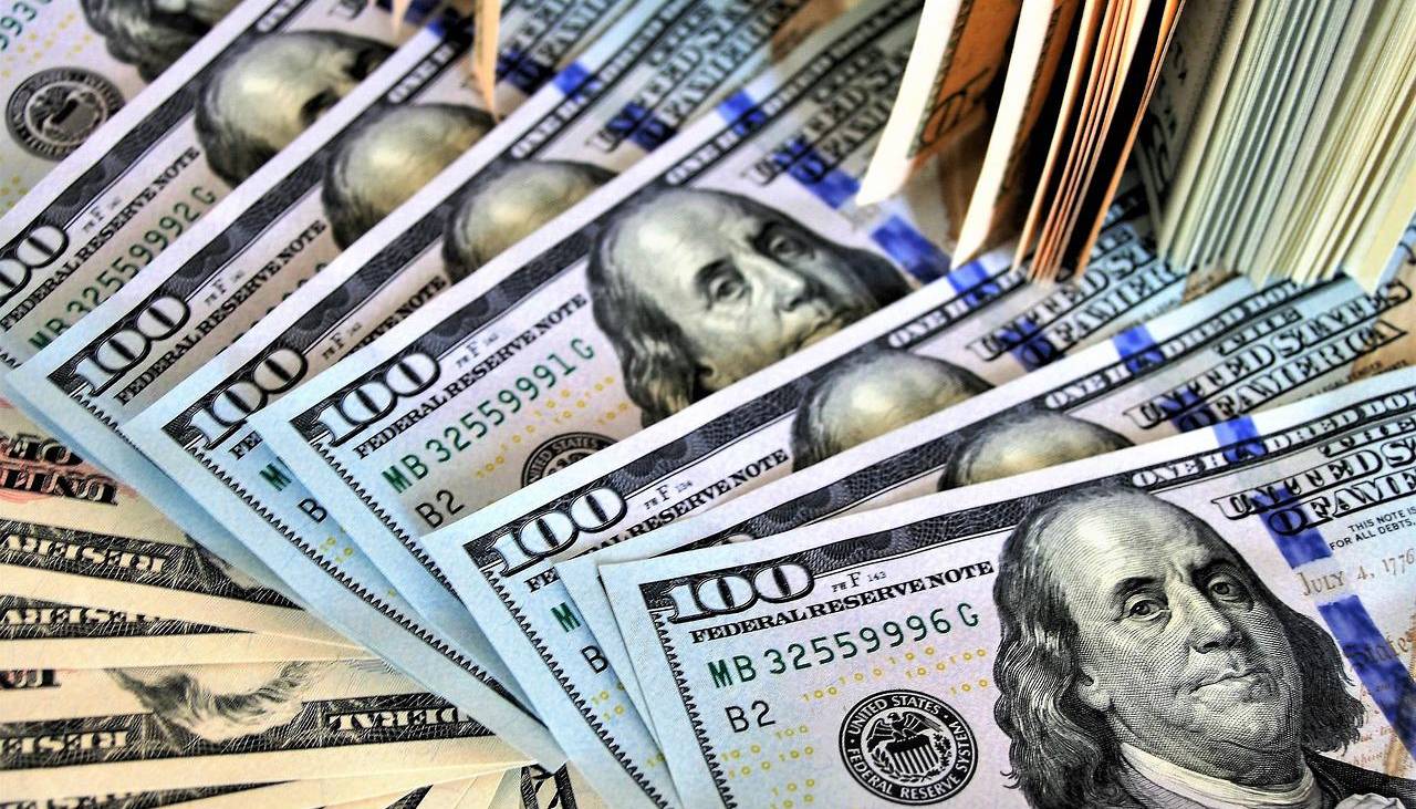 Baja la cotización del dólar calle este miércoles tras autorización del retiro de hasta $us 1.000 de los bancos