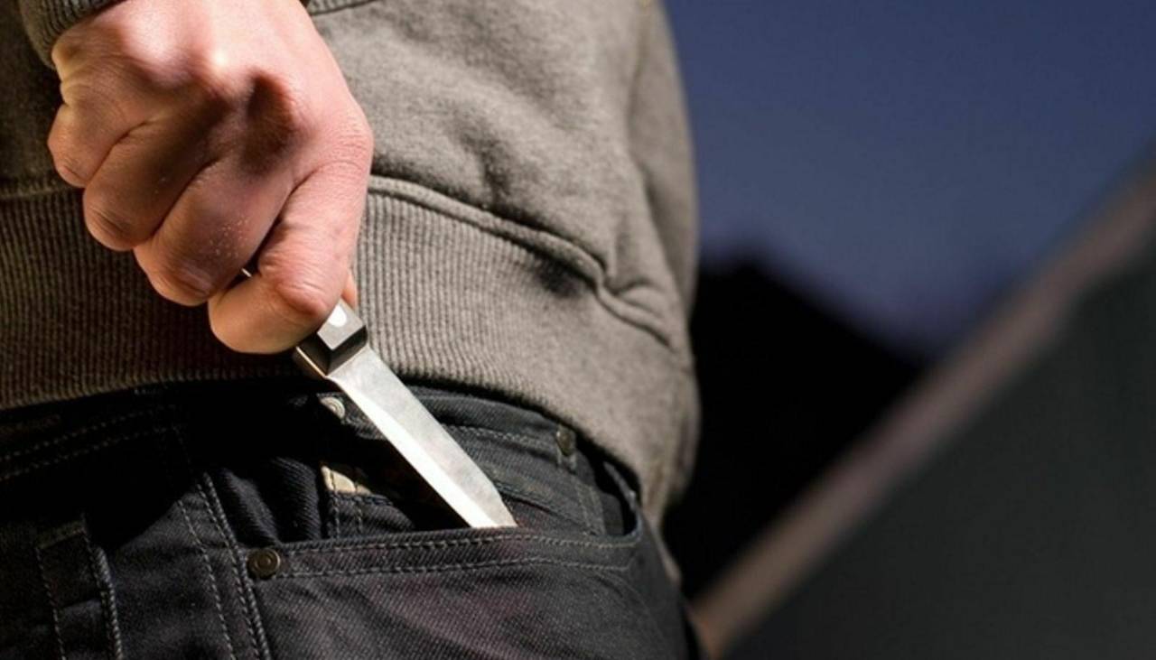 Una mujer fue atacada en el cuello por su concubino tras una discusión, tiene una herida de 10 centímetros