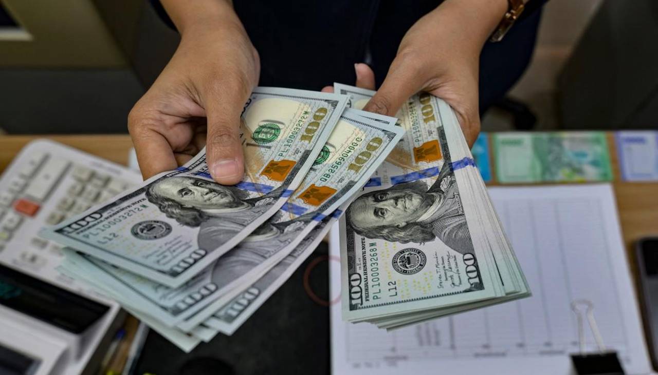 El dólar registra nuevo descenso en la cotización oficial: ¿Cuál es el precio para este viernes 14 de agosto?