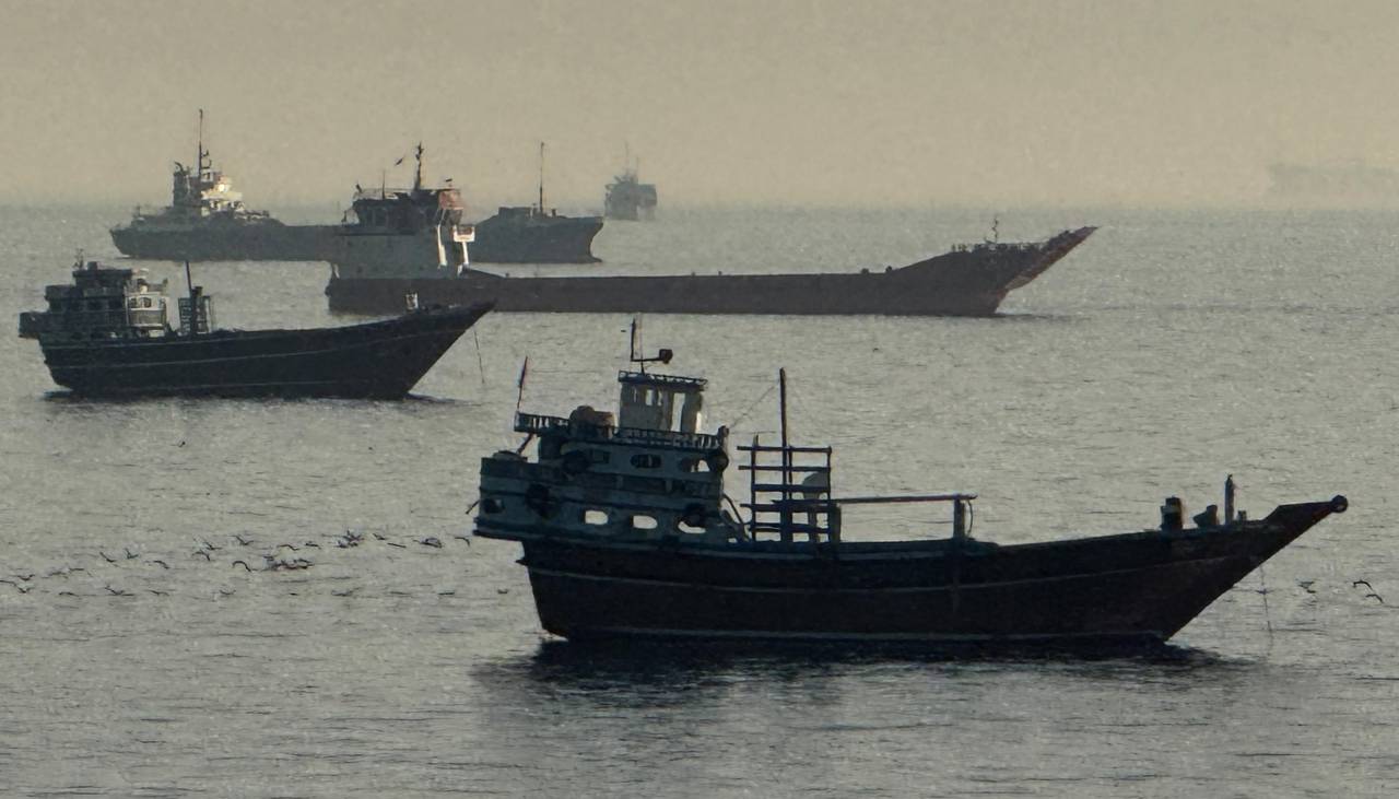Irán responde a los ataques de EEUU con ofensivas en el Golfo y el cierre de Ormuz