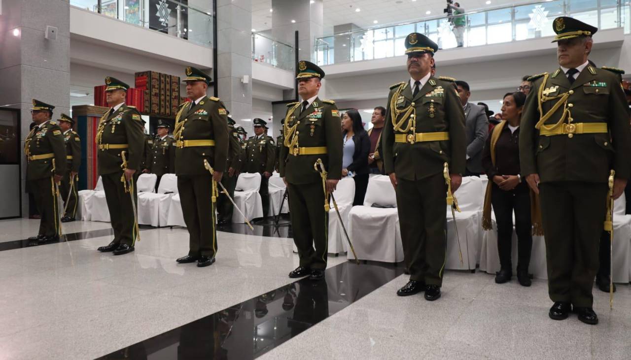 Alistan el cambio del Alto Mando de la Policía Boliviana y el ascenso de generales