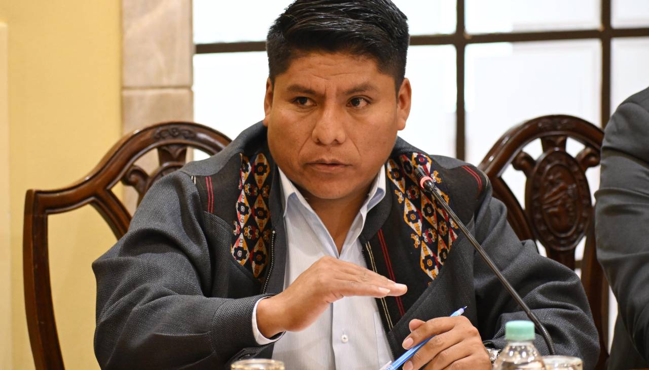 “Hemos planteado, sin renunciar a nuestra ideología, trabajar con el Gobierno”, dice Loza tras reunión con Paz