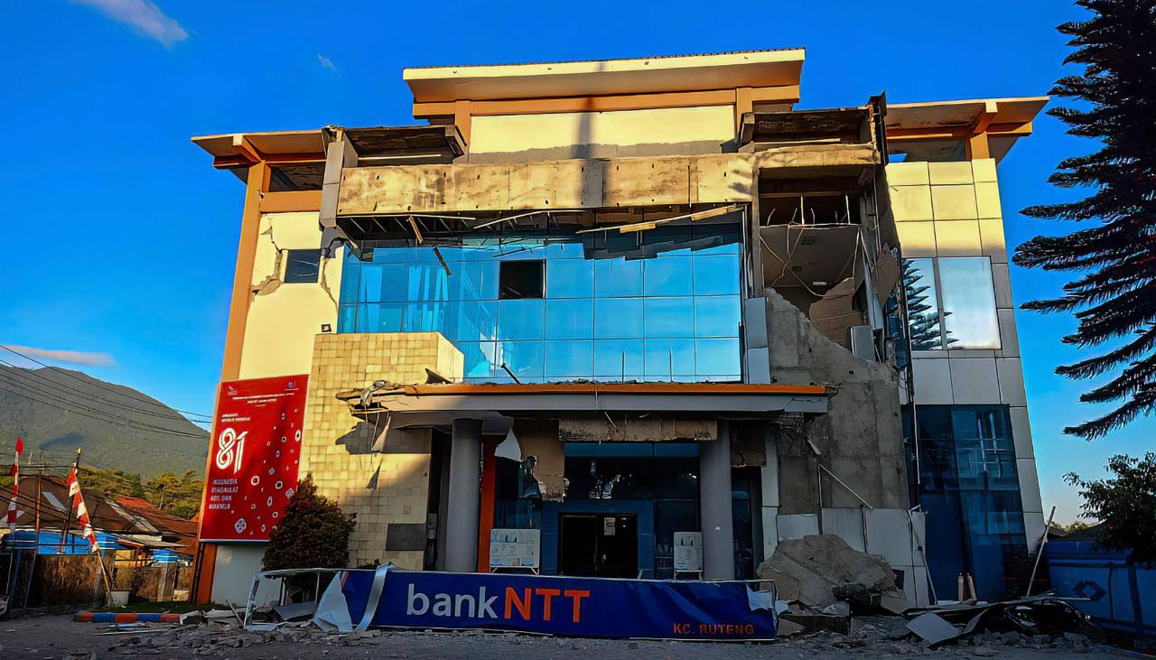 Reportan un terremoto de magnitud 7,7 en Indonesia