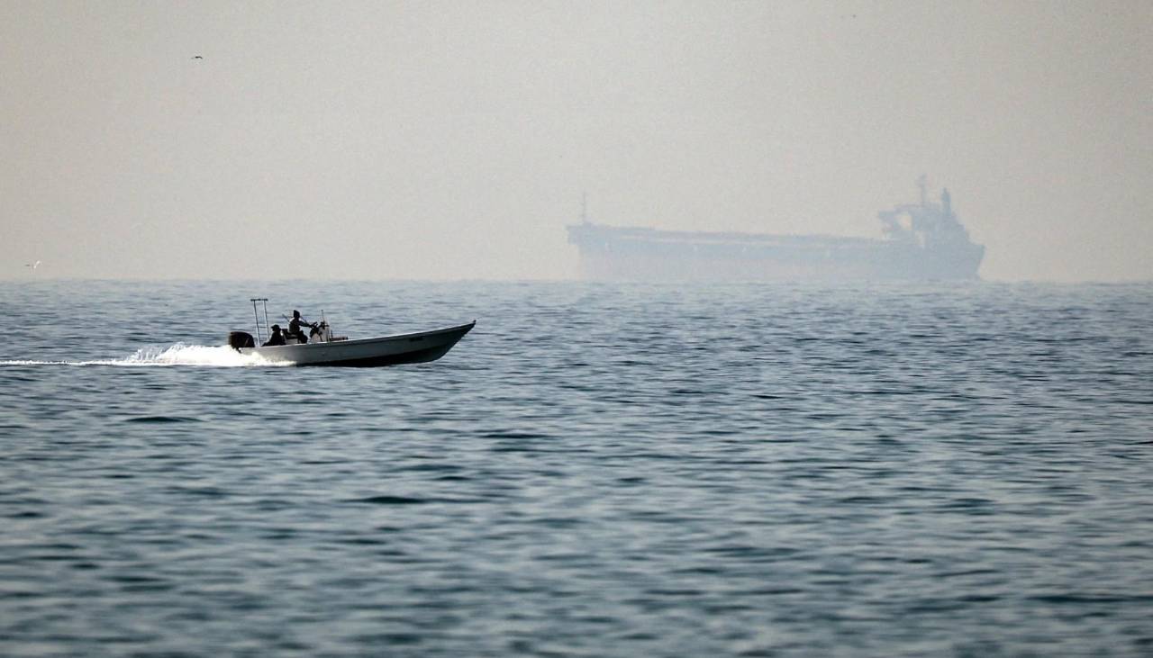 Irán vuelve a cerrar el estrecho de Ormuz ante el bloqueo de sus puertos por parte de EEUU