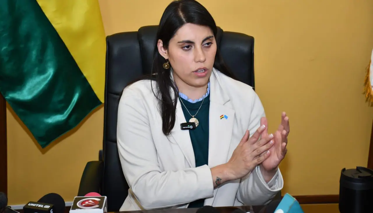 Viceministra confirma diálogo con alcaldes y pide que municipios asuman su competencia sobre pasajes