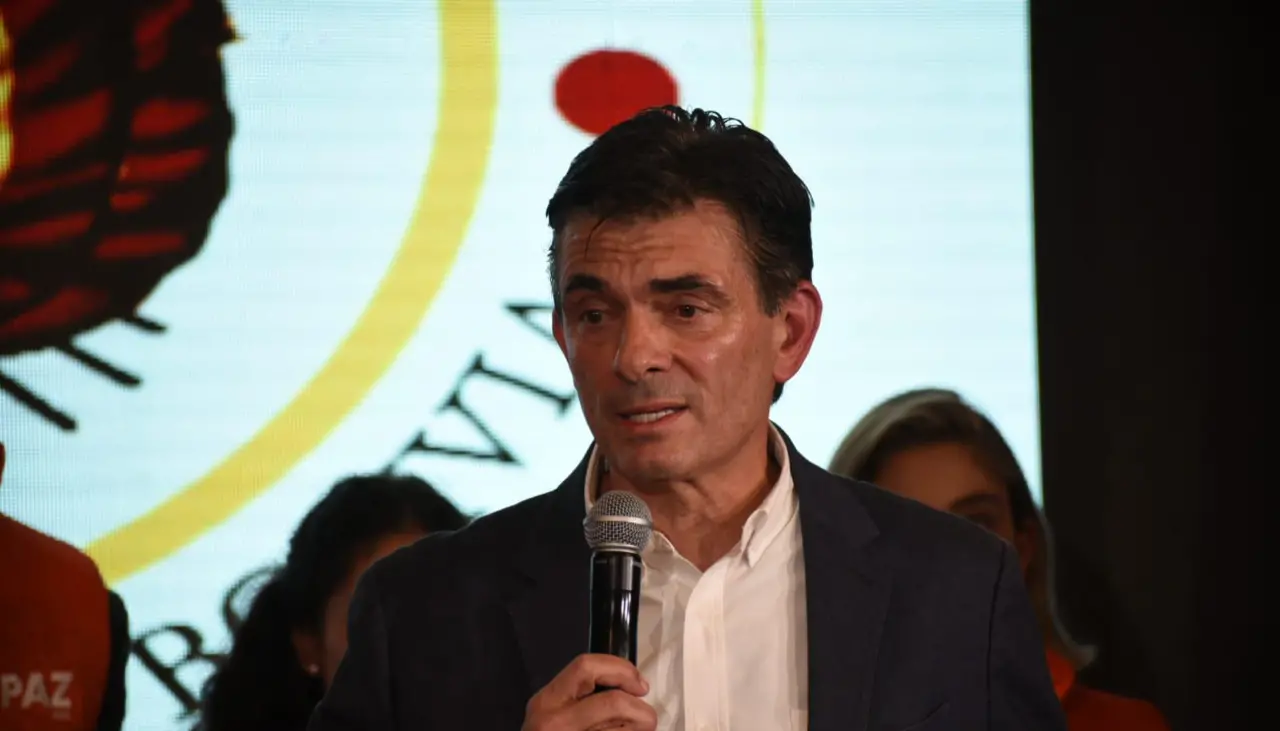 “Nos están dejando un momento muy difícil”: Paz cumple una intensa agenda en la transición y cierra la puerta a quienes “pidan espacios”