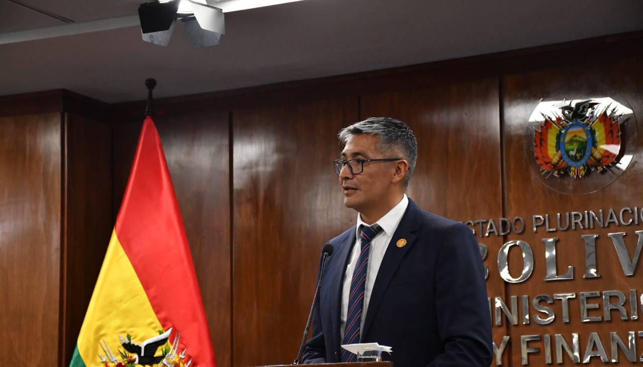 Fiscalía citará a Espinoza como investigado por la presunta compra irregular de un vehículo, señala Mariaca