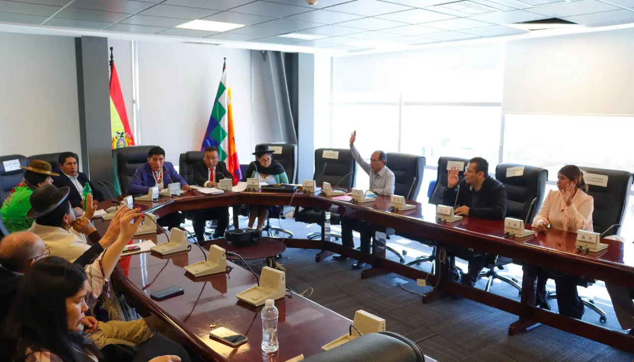 Comisión aprueba la ley para importar combustibles de forma directa y la deriva al pleno de Diputados
