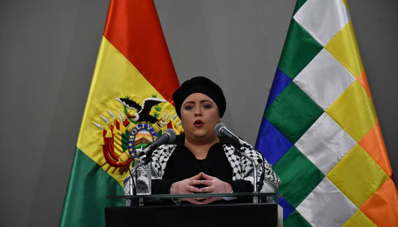 Ministra Prada dice que suman cerca de $us 800 millones en pérdidas por bloqueos evistas