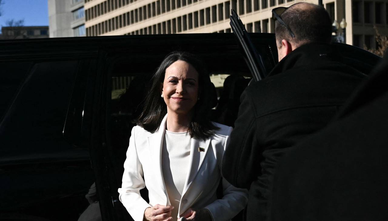 Machado dice que Venezuela ya empezó una transición y que Rodríguez cumple “órdenes” de EEUU