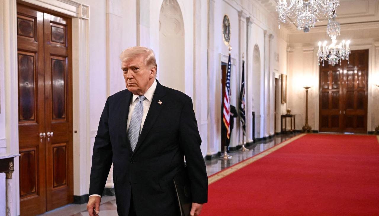 Estados Unidos autoriza temporalmente la venta de petróleo iraní varado en el mar