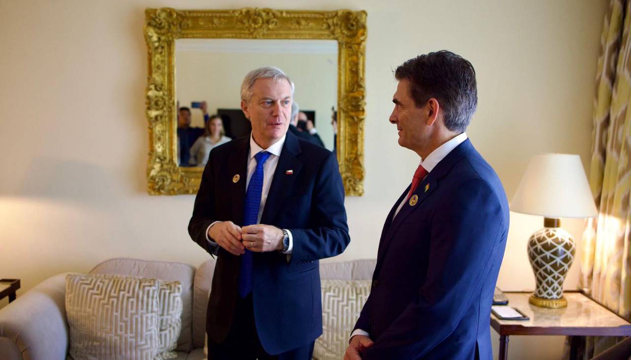 Bolivia y Chile eximen de visado a portadores de pasaportes diplomáticos y oficiales