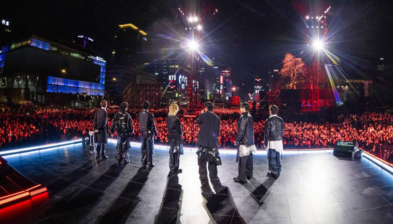 ¡Todos unos reyes del k-pop! BTS arrasa en Seúl en su concierto de regreso