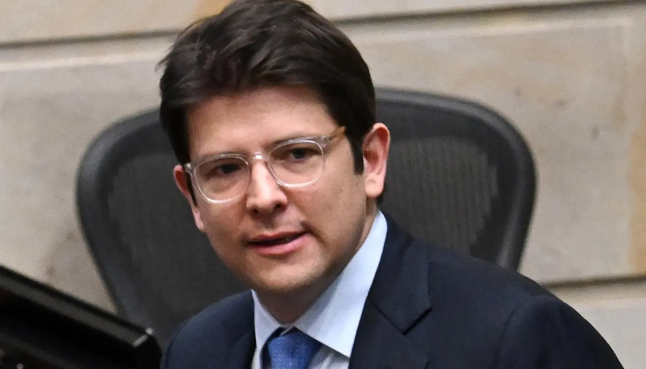 Salud de presidenciable colombiano baleado es “extremadamente crítica” tras nueva cirugía