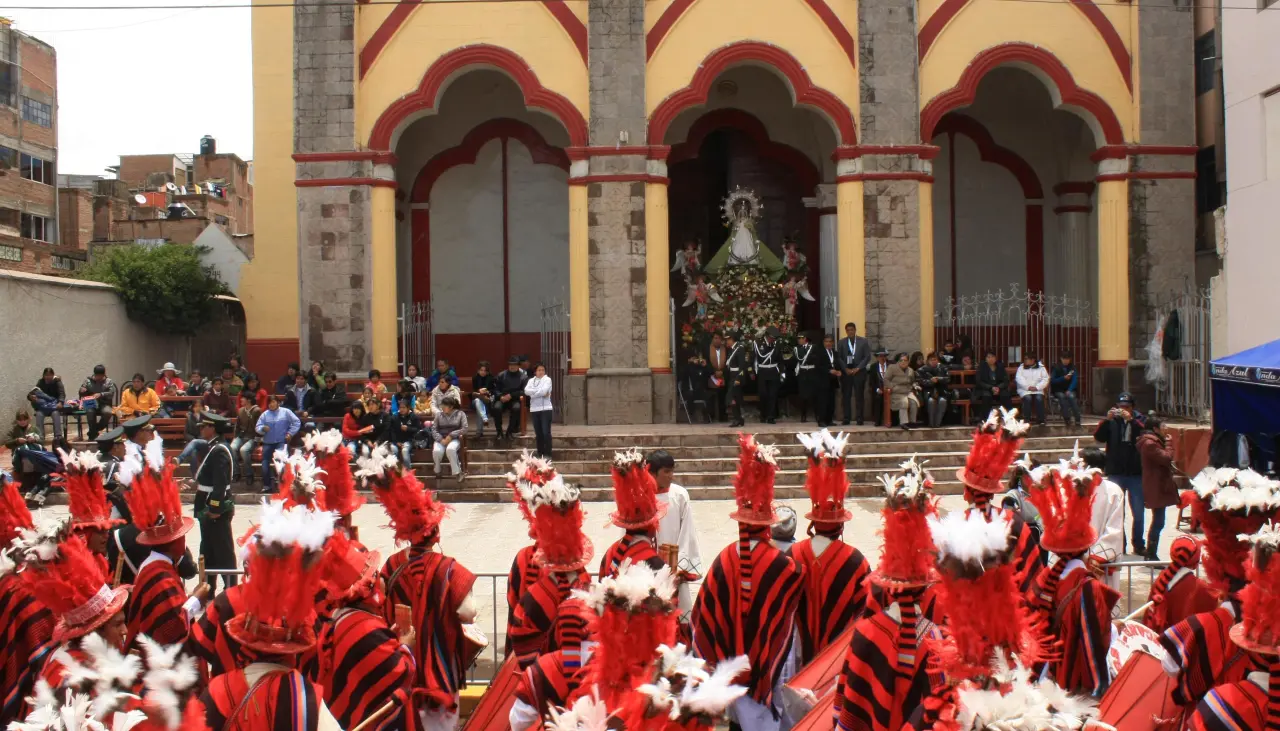 Autoridades peruanas evalúan prohibir bandas y vestuarios bolivianos en la Candelaria 2026