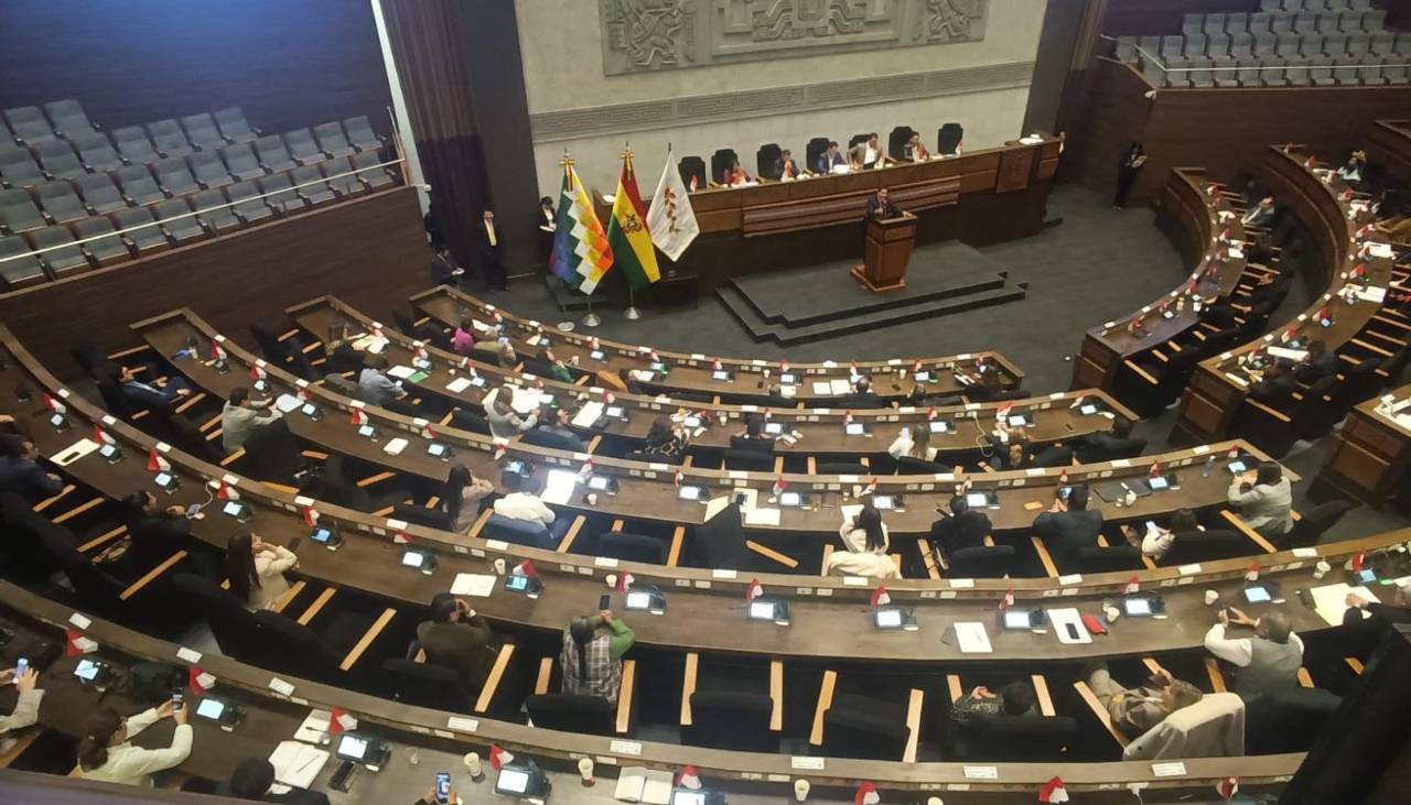 Lara decreta cuarto intermedio en la sesión del Legislativo; ante la ausencia de Medinaceli ya se habla de su censura