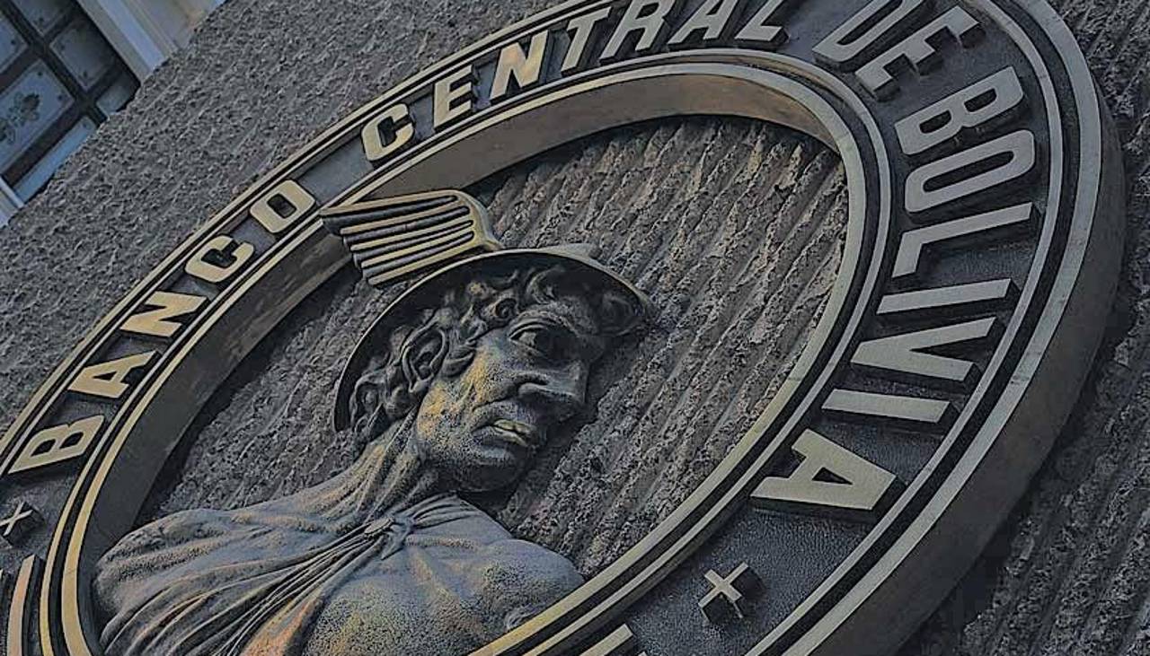 Emiten orden de aprehensión contra exgerente del BCB por dos delitos penales, reporta la Fiscalía 