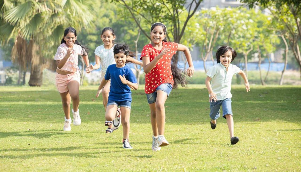 Más allá de las pantallas: por qué los juegos al aire libre son la mejor opción en estas vacaciones