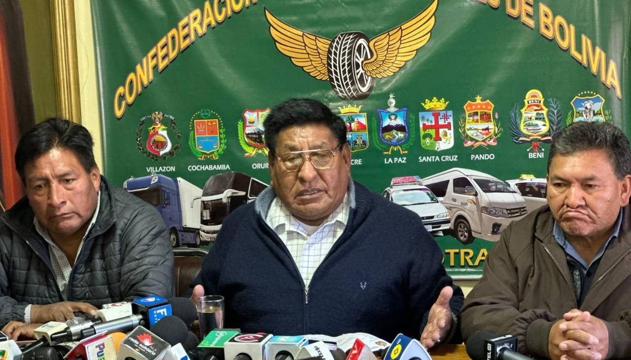 “Basta de jueguitos”: Choferes dan plazo de 48 horas al Gobierno para que levante los bloqueos 