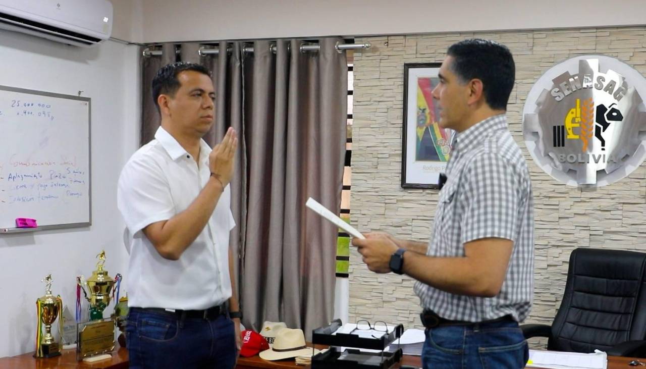 Ronny Salvatierra Heredia es posesionado como nuevo director del Senasag