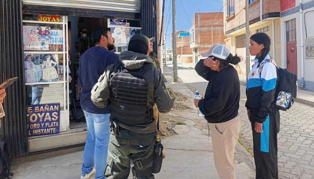 Encapuchados roban en una joyería de El Alto y se llevan un botín valuado en Bs 150.000 