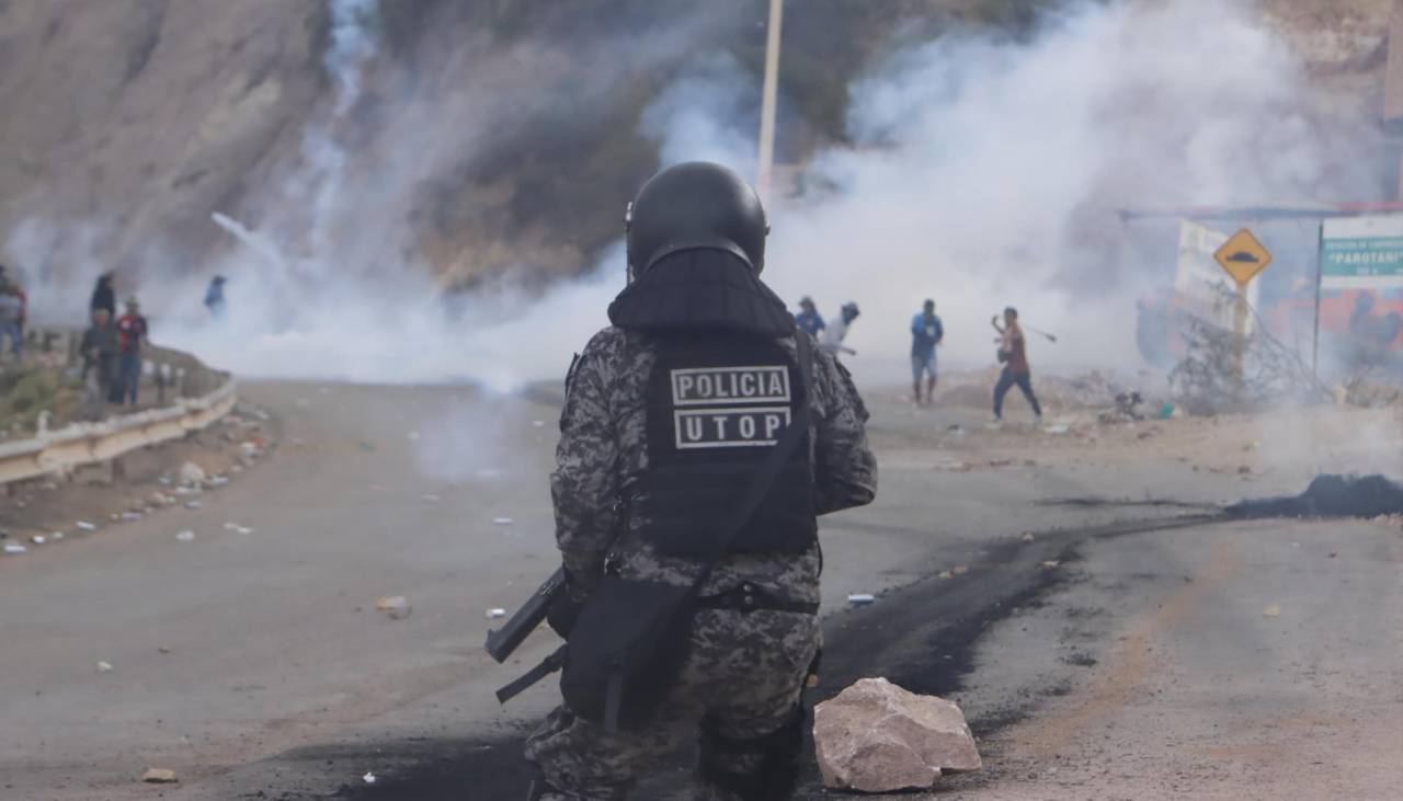 Bolivia inicia el 13° día de bloqueo en plena tensión tras aprehensiones y personas heridas