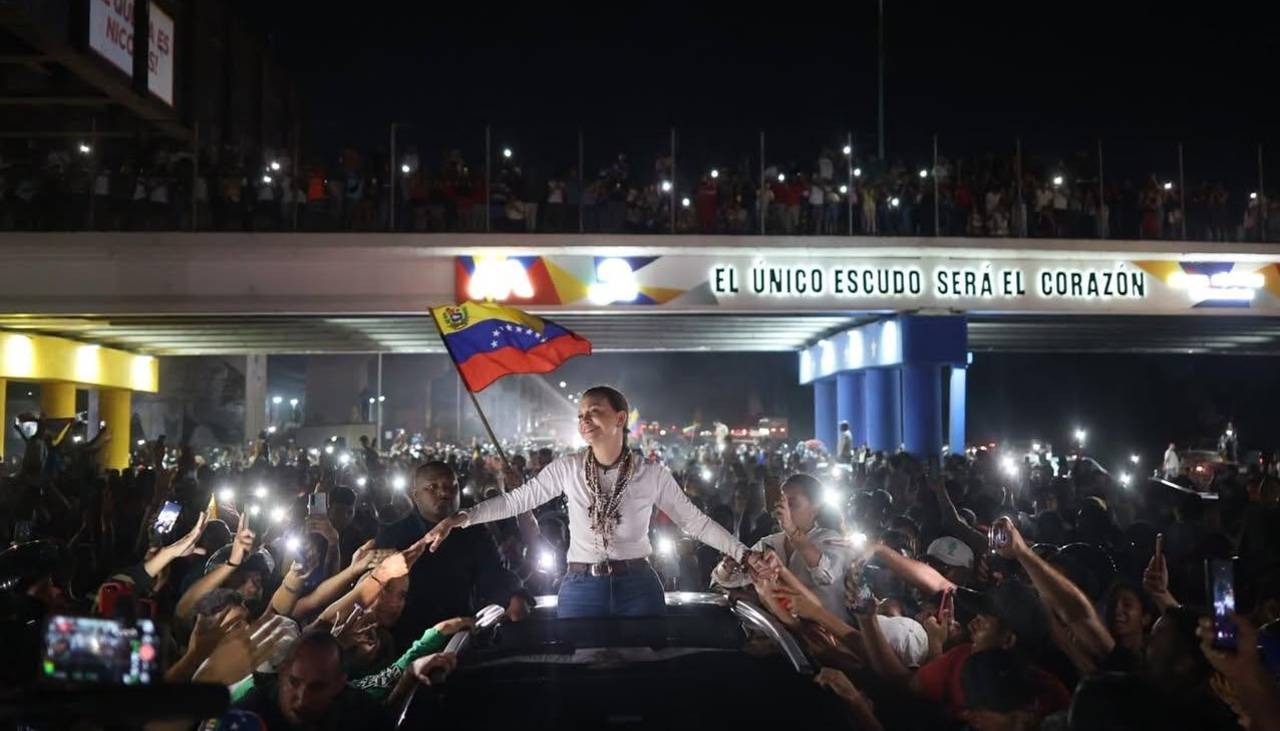 Una multitud recibe a María Corina Machado tras su esperado regreso a Venezuela