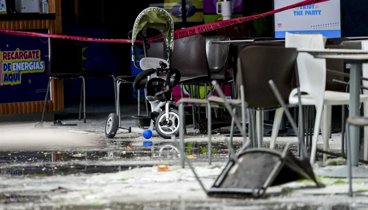 Seis muertos y 78 heridos deja desplome de techo de centro comercial en Perú