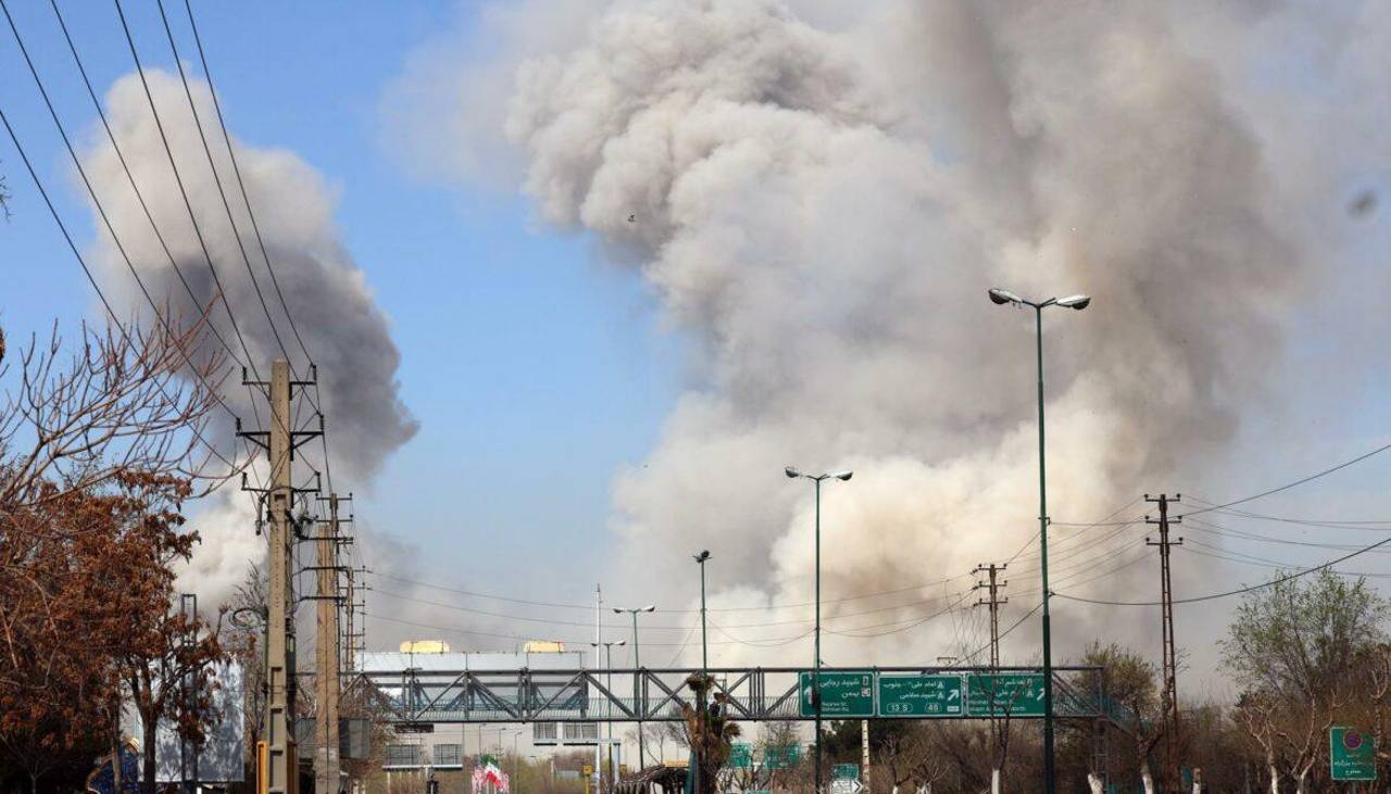 Dos complejos petroquímicos atacados en Irán, tras las amenazas de Trump