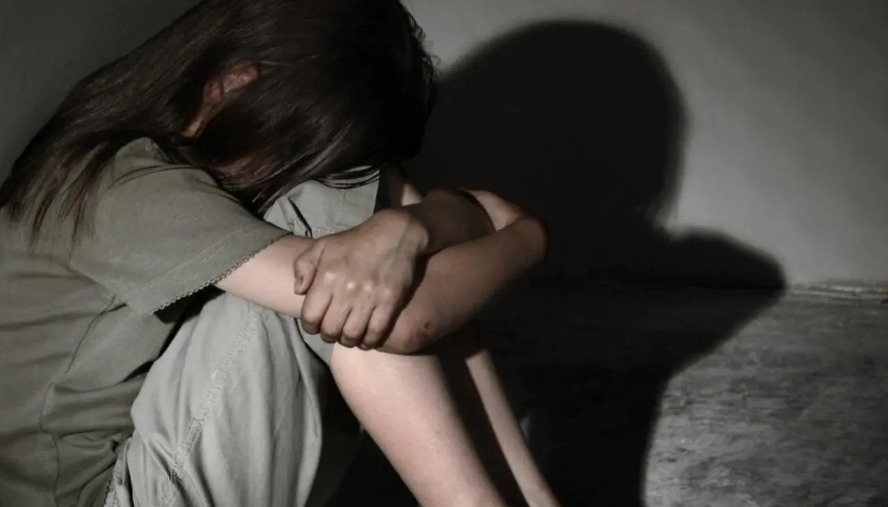 Niña de 10 años sufre una grave agresión por parte de un chofer ebrio de minibús en El Alto, reporta la Policía