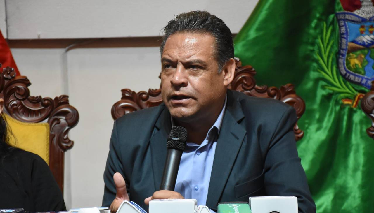 Gobernador de La Paz: “La mayoría del transporte interprovincial usa gasolina o gas y no debería subir sus tarifas”