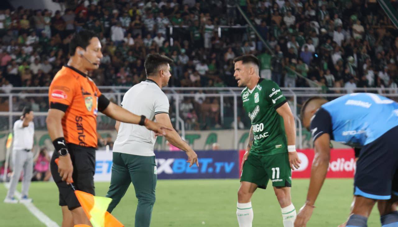 ¿Qué pasó con Escobar y Gonzáles? Florentín revela por qué los cambió en el primer tiempo del clásico