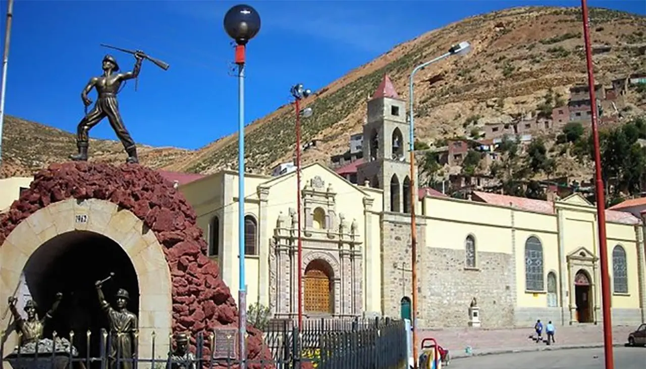 La Embajada de EEUU visita Oruro con sus programas educativos y culturales